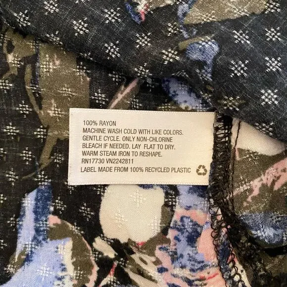 Isabel Maternity by Ingrid & Isabel Floral Print Short Sleeve Shirt Small - Picture 4 of 9